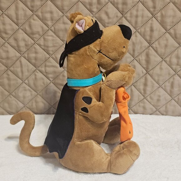 Hallmark Trick or Treating Scooby Doo Halloween Animated Talking Plush 11" - Picture 2 of 8